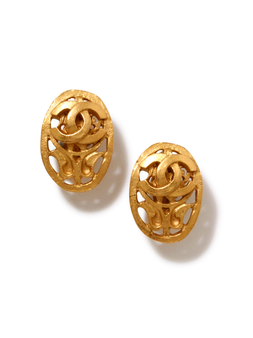 CHANELココマークオーバルイヤリング