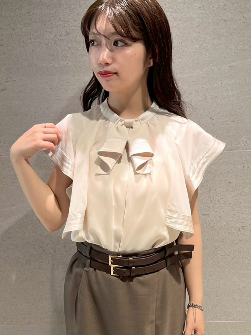 ❗️夏セール❗️LILY BROWNスクエアスリーブラッフルブラウス　新品 スクエアスリーブラッフルブラウス（シャツ/ブラウス）｜LILY