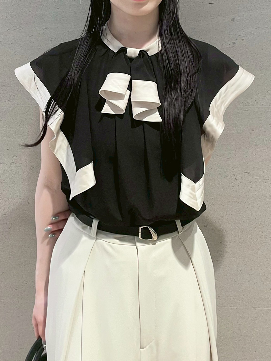 ❗️夏セール❗️LILY BROWNスクエアスリーブラッフルブラウス　新品 スクエアスリーブラッフルブラウス（シャツ/ブラウス）｜LILY