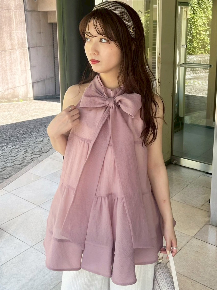 リリーブラウン 新作トップス LILY BROWN（リリーブラウン）の「デコルテクロスニットトップス