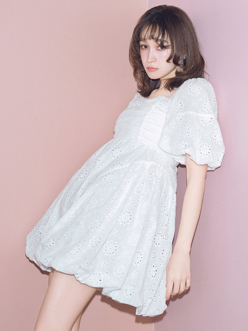ねこ　　LILY BROWN フリル付きノースリーブミニワンピース ねこ LILY BROWN フリル付きノースリーブミニワンピース