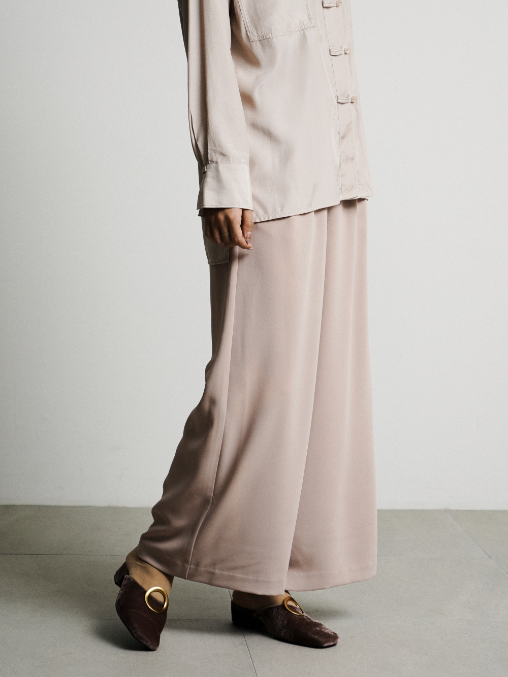 釦デザインワイドパンツ