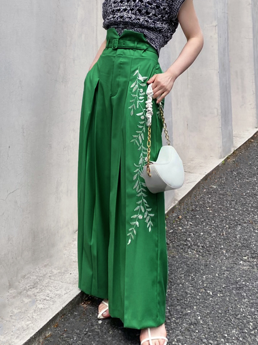 宮脇咲良さん着用 00サイズあり 刺繍ハイウエストタックパンツ ロングパンツ パンツ Lily Brown リリーブラウン の通販サイト 公式