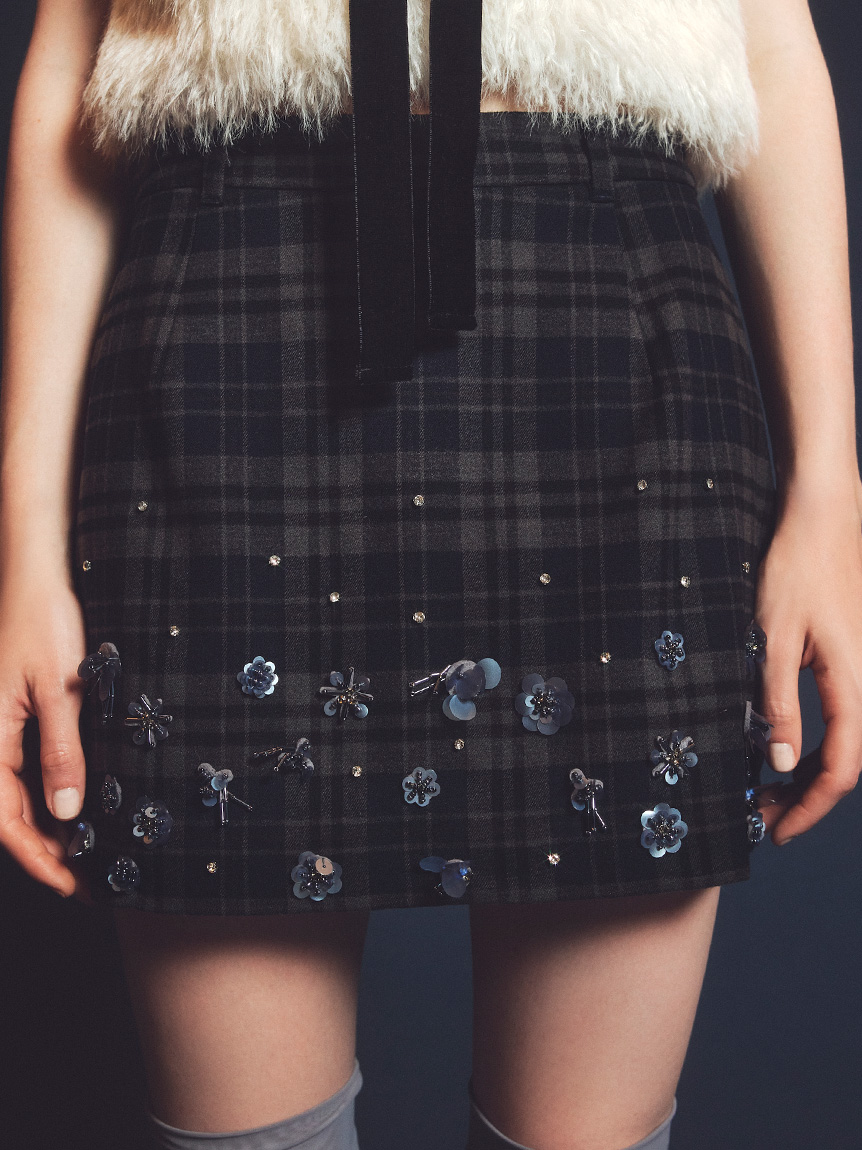 evisu ハート刺繍ミニスカート evisu ハート刺繍ミニスカート 遮光バイカラーハート刺繍ミニ