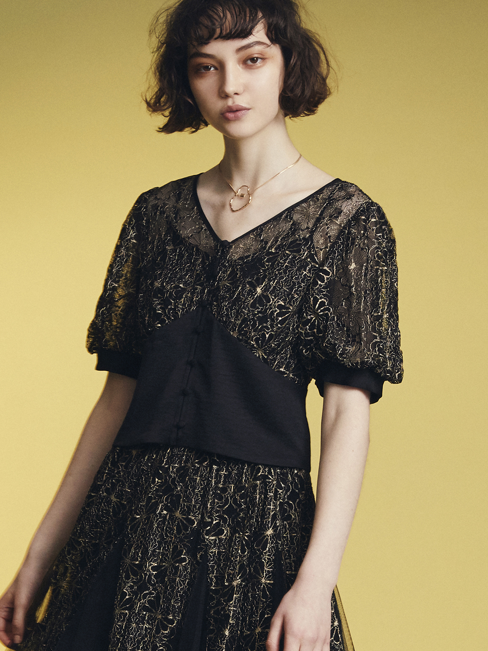 切り替えチュールレースブラウス