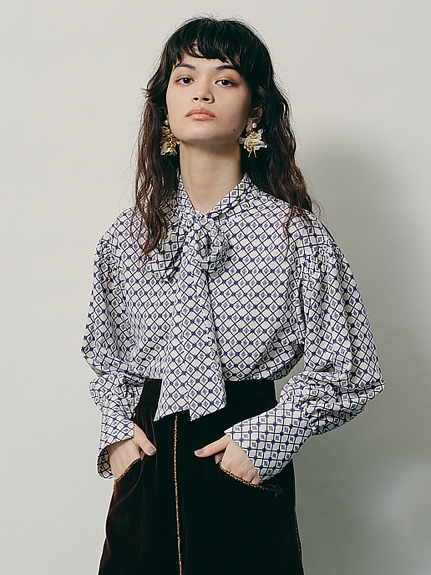 江戸切子柄ボウタイブラウス