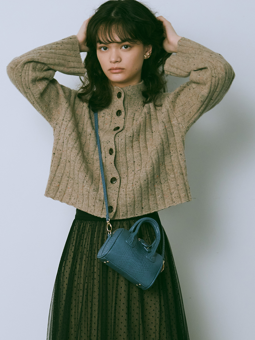 釦ハイネックニットカーデ