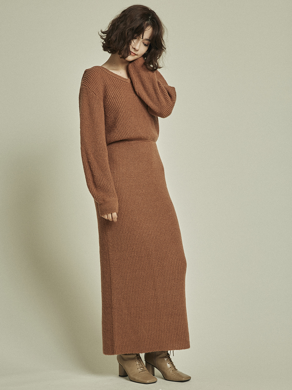 バックレースニットワンピース ニットワンピース ワンピース Lily Brown リリーブラウン の通販サイト 公式