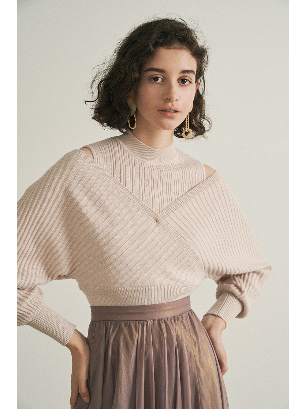 レイヤードオフショルニット