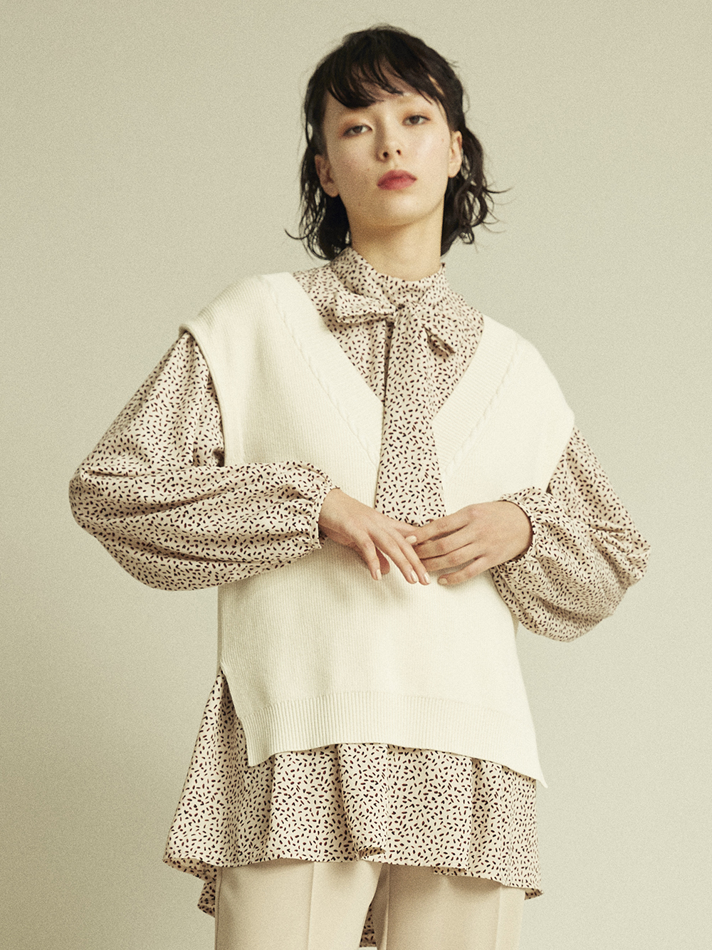 ボウタイニットベスト ブラウス トップス Lily Brown リリーブラウン の通販サイト 公式