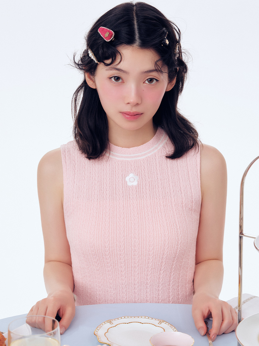 LILY BROWN×MARY QUANT】デイジー刺繍ケーブルノースリニット(ニット