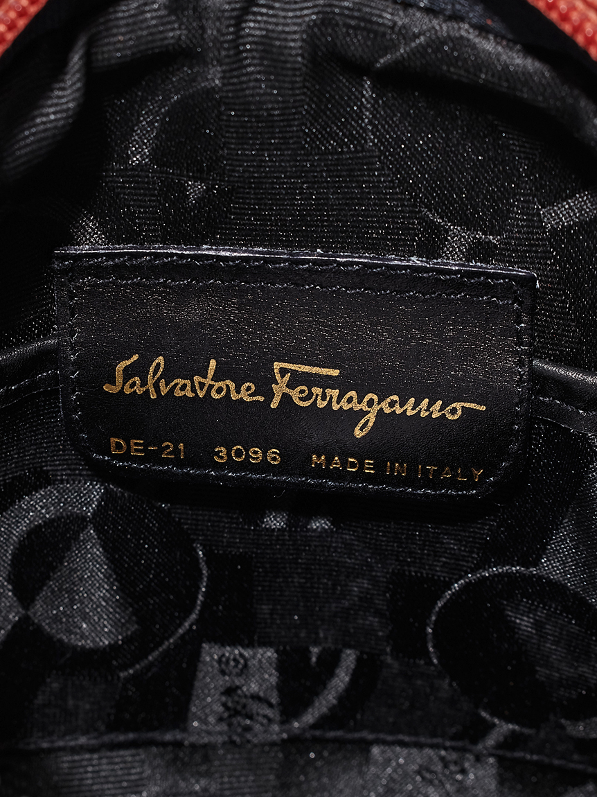 Salvatore Ferragamo ヴァラ型押リザードショルダー(ヴィンテージ