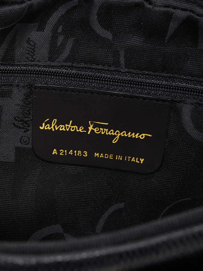 Salvatore Ferragamo ヴァラ型押リザードショルダー(ヴィンテージ