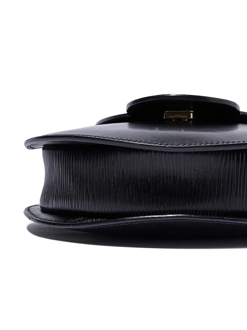 FENDI ロゴフラップラウンドショルダー(ヴィンテージバッグ