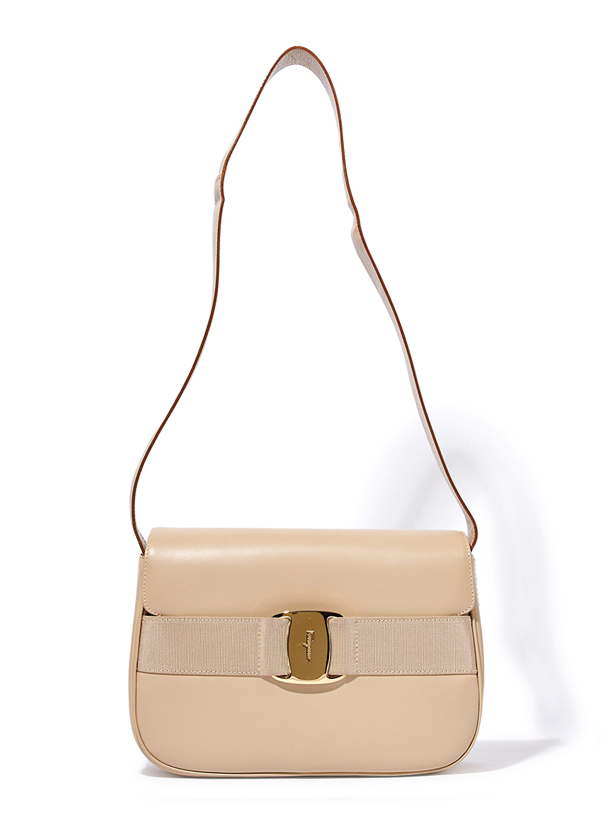 Salvatore Ferragamo サルヴァトーレフェラガモ ヴァラリボン
