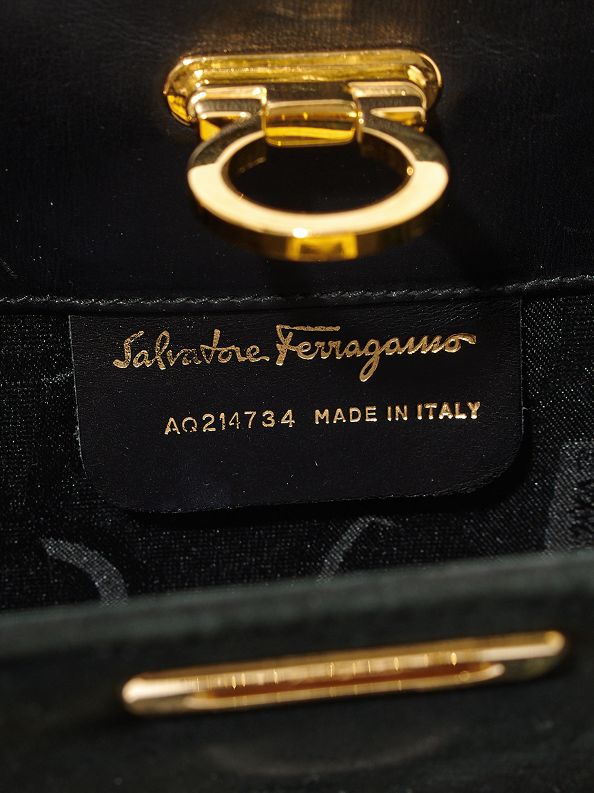 Salvatore Ferragamo ガンチーニスエードがま口チェーン