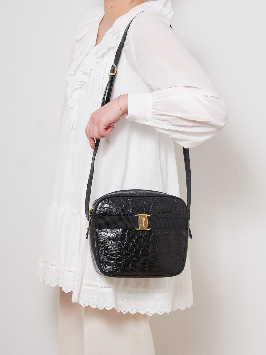 Salvatore Ferragamo ヴァラ型押クロコショルダー(ヴィンテージバッグ