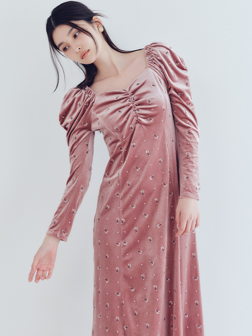 新品新作　リリーブラウン エンブロイダリーベロアワンピース エンブロイダリーベロアワンピース | リリーブラウン(LILY BROWN