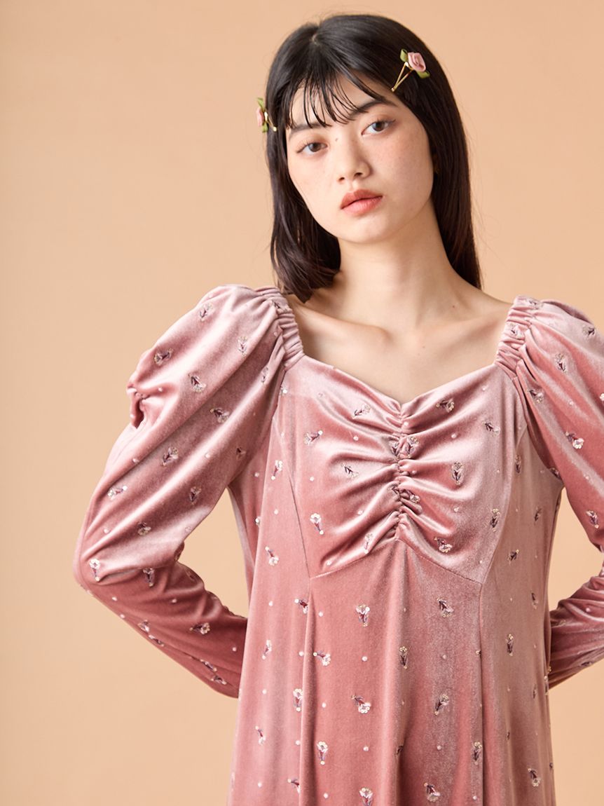 着用1度のみ美品✨️ 【Lily Brown】小花刺繍 ベロアワンピース グリーン 着用1度のみ美品✨️ 【Lily Brown】小花刺繍 ベロアワンピース