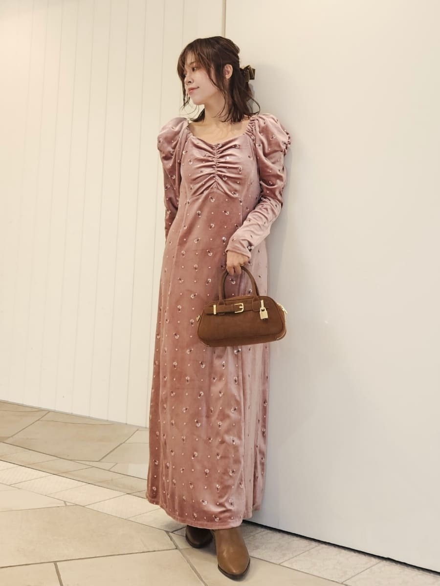 新品新作　リリーブラウン エンブロイダリーベロアワンピース エンブロイダリーベロアワンピース(マキシ・ロングワンピース