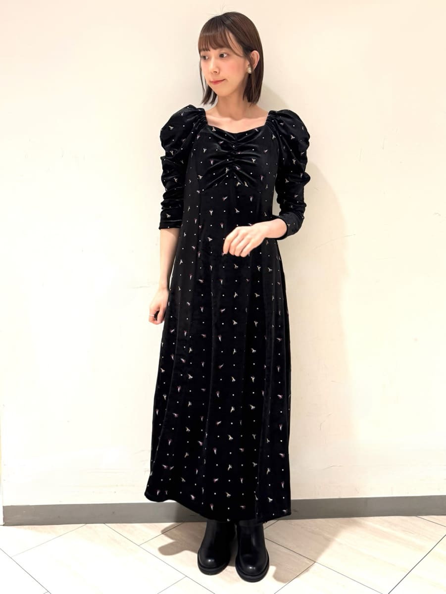 新品タグ付き 人気完売品 LILY BROWN フラワーベロアワンピース 楽天市場】【SALE／50%OFF】エンブロイダリーフラワーベロアワンピース