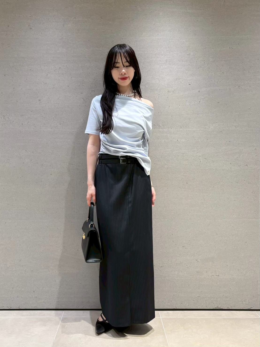 新品タグ付きリリーブラウンフリル付きオフショルダー 黒 トップス M リリーブラウン LILY BROWN リボンオフショルトップス （BLK