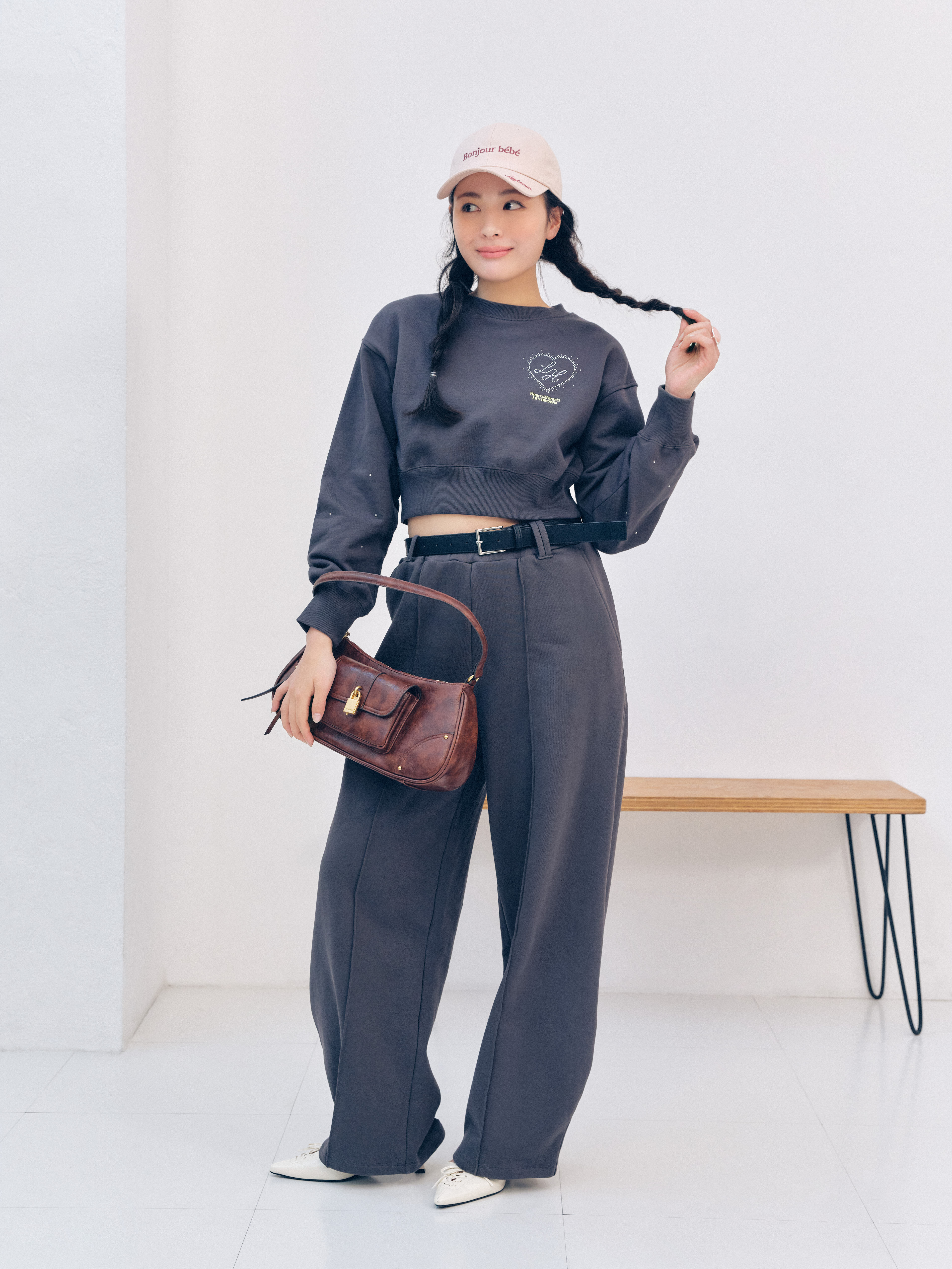 LILY BROWN×Hearts2Hearts】コラボレーションビジューロゴスウェット