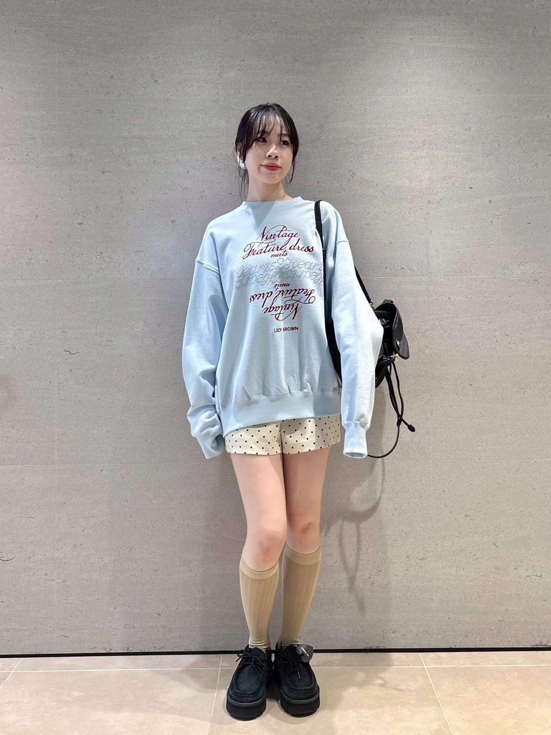 リリーブラウン   オーバーサイズロゴスウェット LILY BROWN×Hearts2Hearts】コラボレーションビジューロゴスウェット