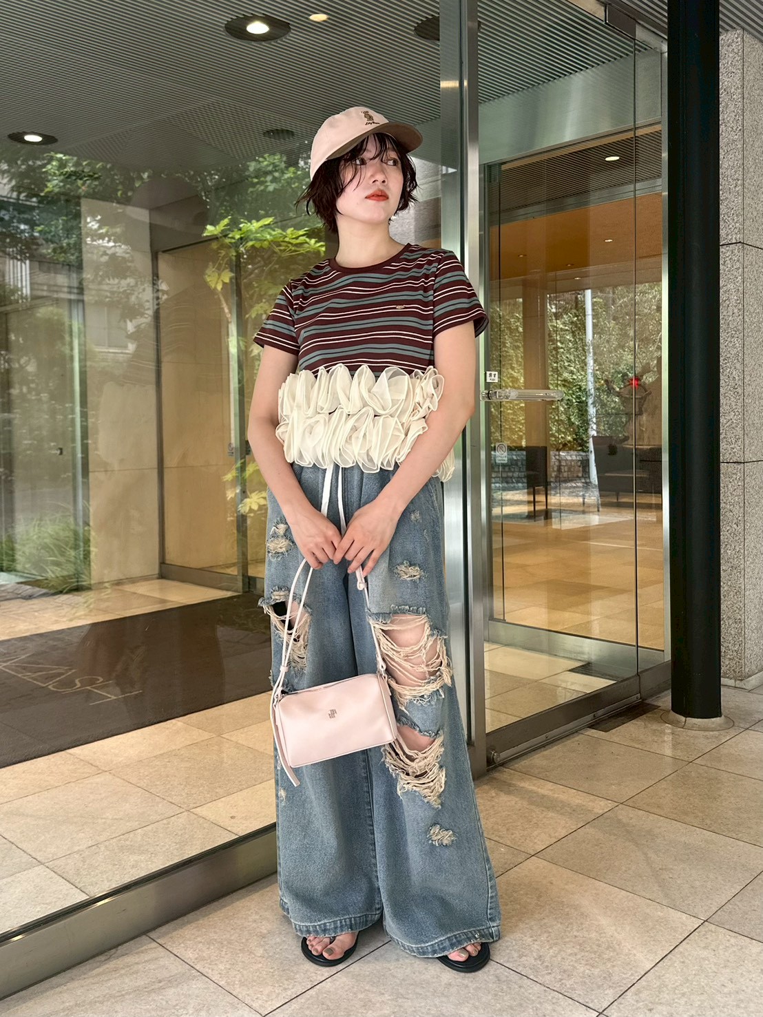 LILY BROWN ベージュ ドット柄 フリル チューブトップ 完売商品 ボリュームフリルカットトップス(Tシャツ・カットソー)｜トップス