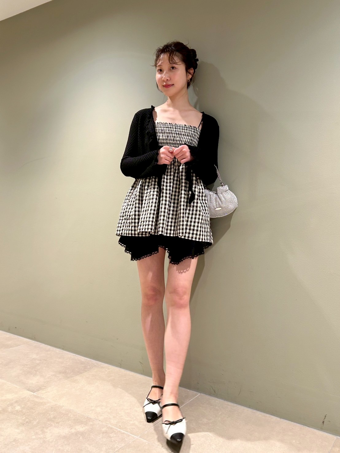 LILY BROWN｜シャーリングフリルトップス | Rakuten Fashion