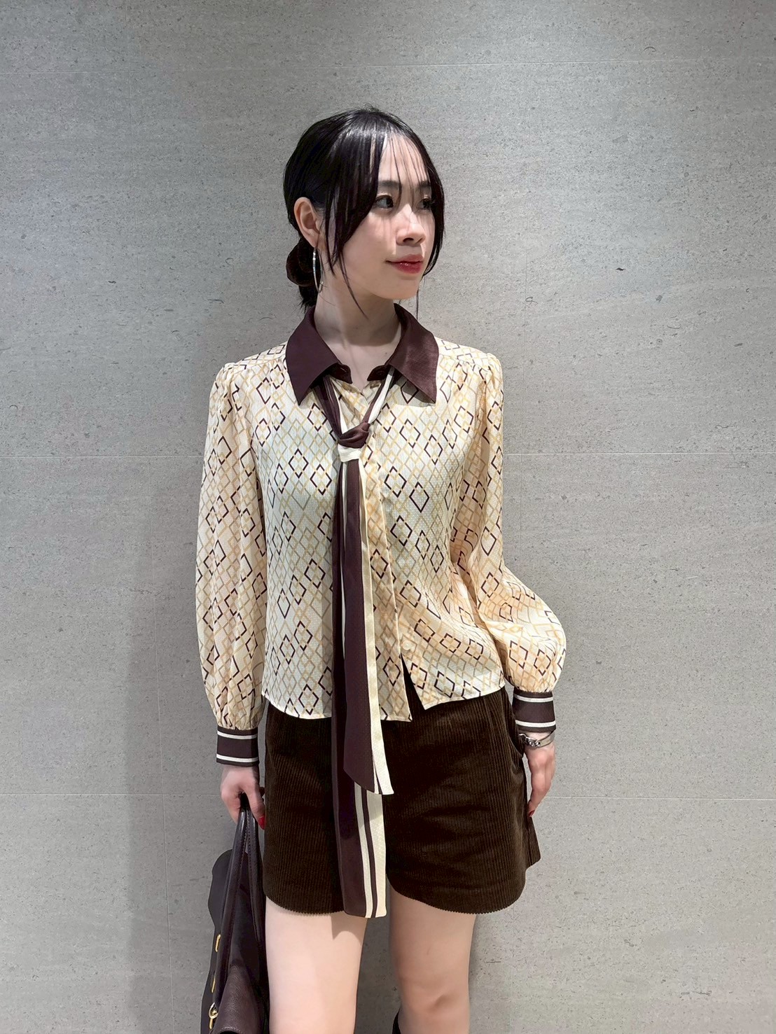 Lilybrownリボン付きボウタイブラウス Lilybrownリボン付きボウタイブラウス ボウタイブラウス｜リリー