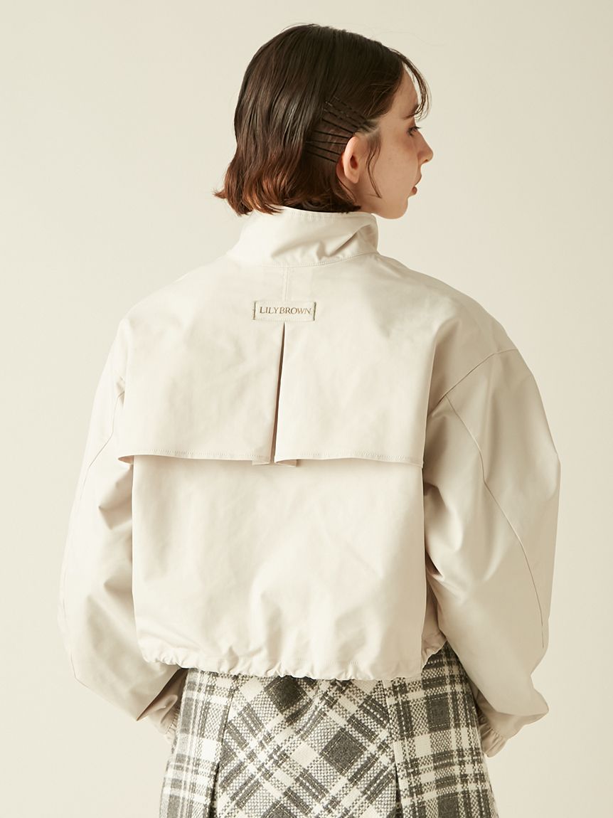 美品　LILY BROWN ショート丈　クロップド　レザーブルゾン　　ホワイト LILY BROWN（リリーブラウン）の「ショート丈レザーブルゾン