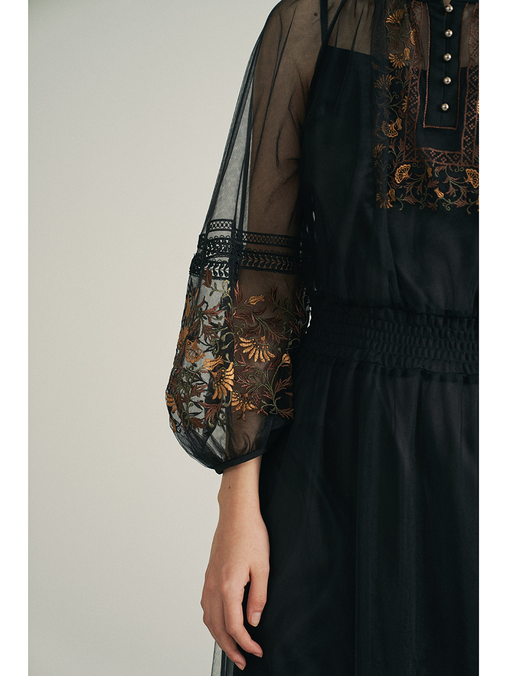 オフィシャルオンラインストア限定 チュール刺繍ワンピース マキシ ロングワンピース ワンピース Lily Brown リリーブラウン の通販サイト 公式