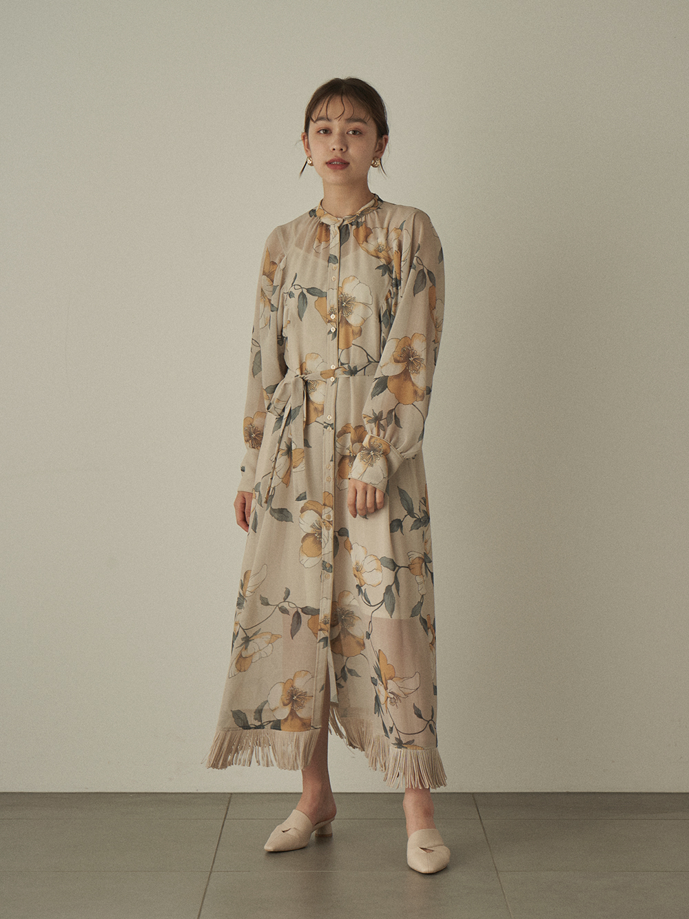 想像を超えての Lily Brown 大花柄フリンジワンピース ロングワンピース マキシワンピース Raffles Mn