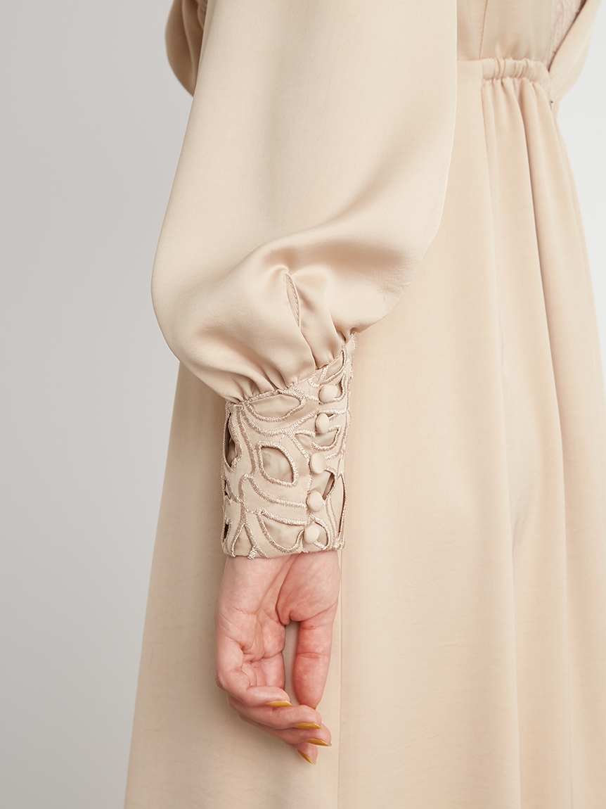 カットワークサテンドレス マキシ ロングワンピース ワンピース Lily Brown リリーブラウン の通販サイト 公式