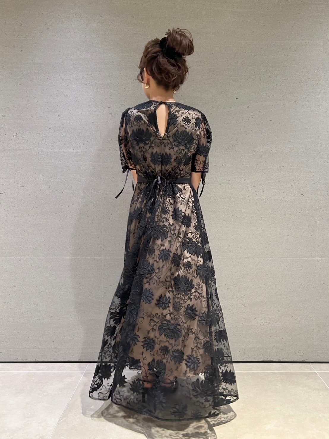 LILY BROWN カットワーク サテンドレス パーティードレス