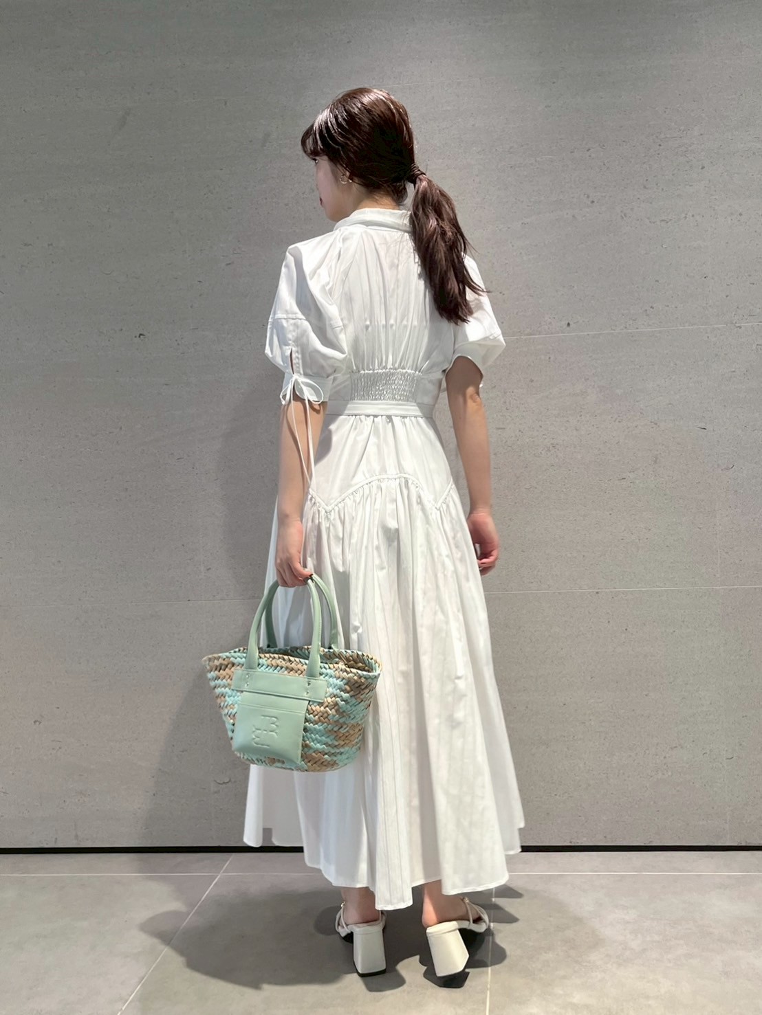 Lily Brown （リリーブラウン)バブルスリーブフレアシャツ