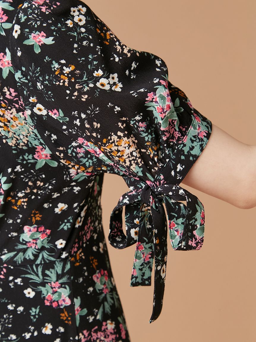 lily brown 花柄　ワンピース LILY BROWN（リリーブラウン）の「花柄ラインワンピース