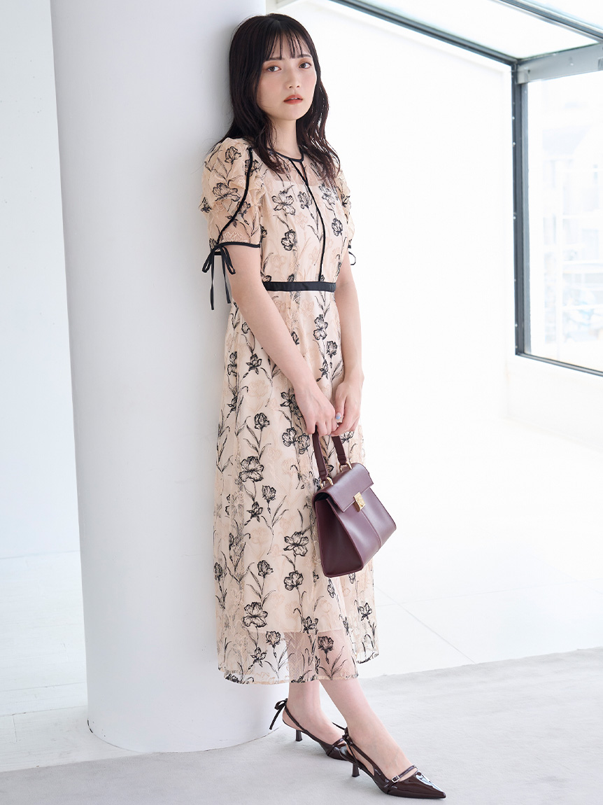 ラインフラワーエンブロイダリードレス(マキシ・ロング