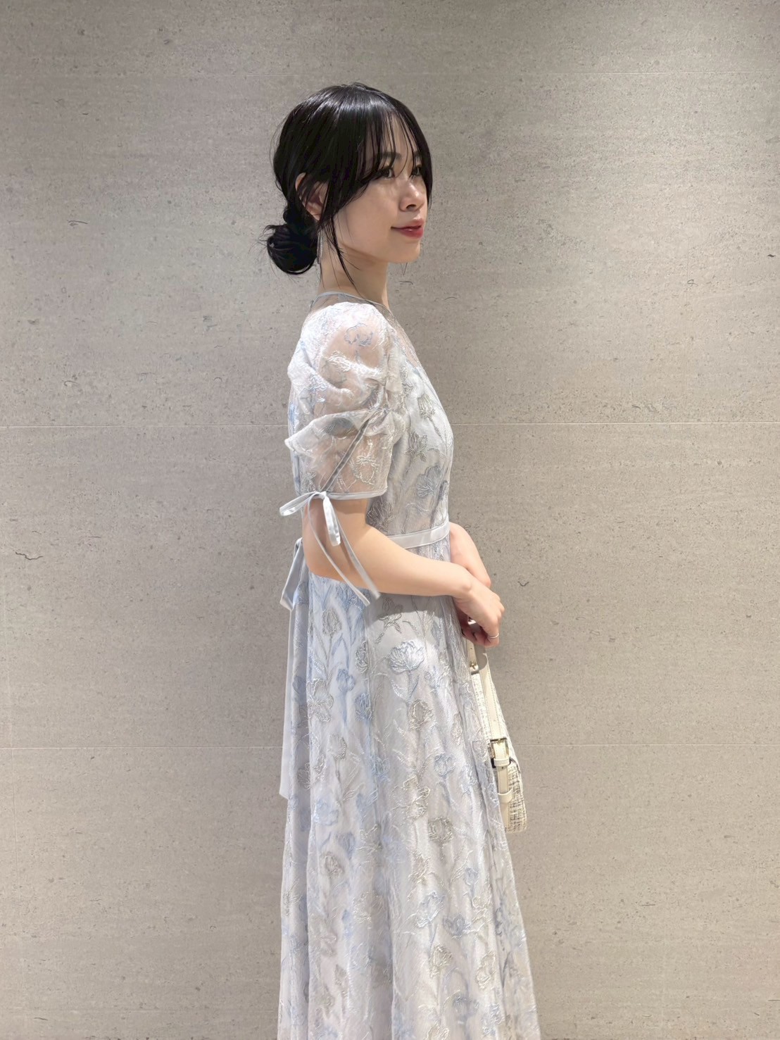 ラインフラワーエンブロイダリードレス(マキシ・ロング