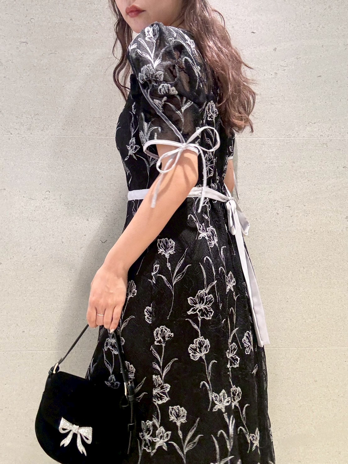 ラインフラワーエンブロイダリードレス(マキシ・ロングワンピース