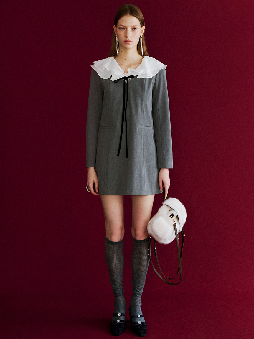 LILI　ワンピース ラッフルカラー付きミニワンピース(Hearts2Hearts着用)(ミニワンピース