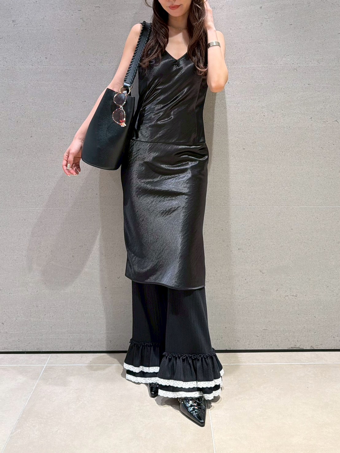 未使用タグ付き GILLIA ジリア ミニワンピース リネン ブラック ハワイ サテンタイトワンピース(ミニワンピース)｜ワンピース｜LILY BROWN