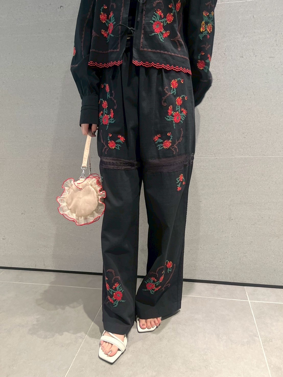 公式の店舗 ヴィンテージ刺繍イージーパンツ(ロングパンツ)｜パンツ｜LILY パンツ