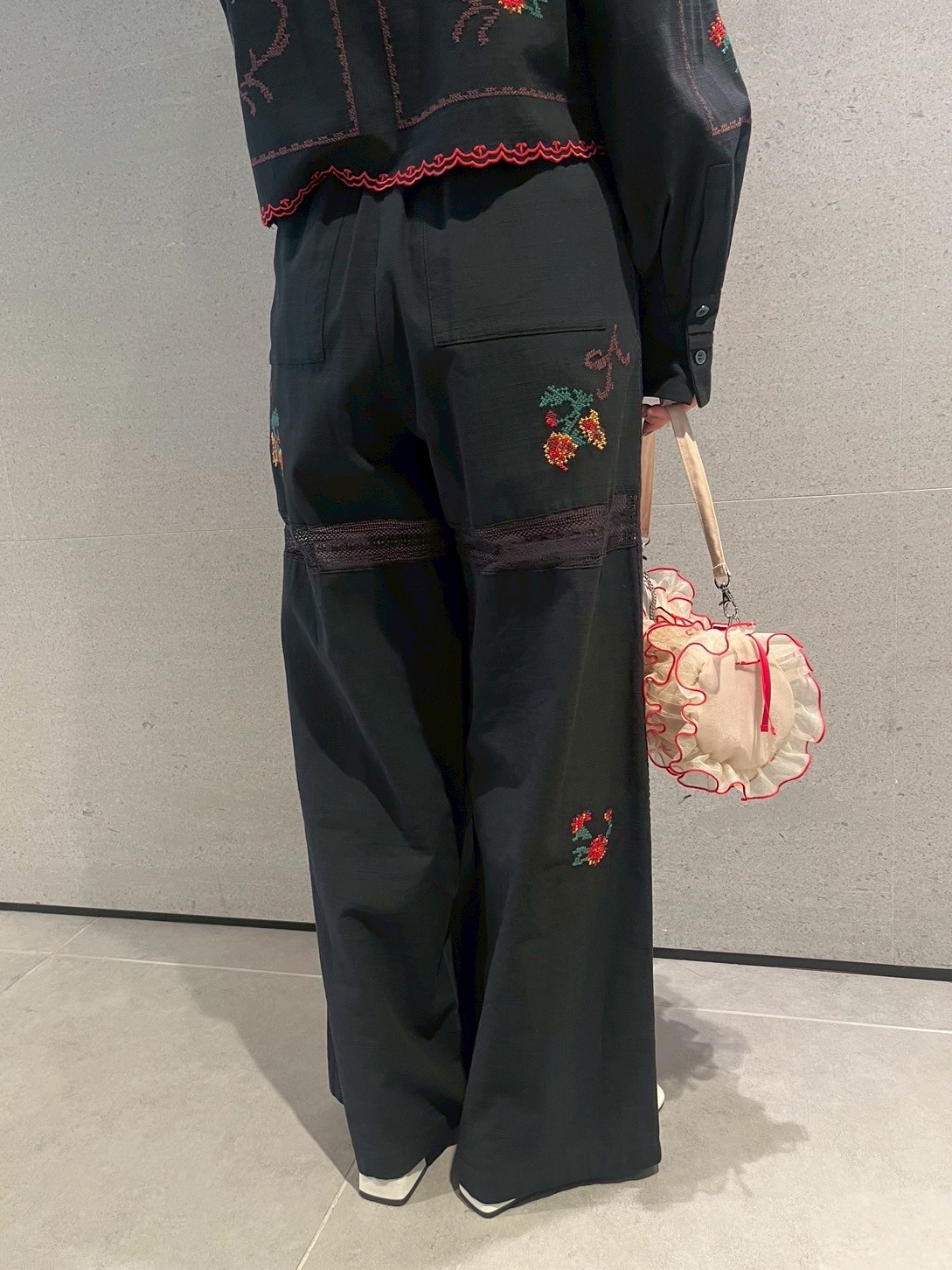 Lily Brown - リリーブラウン クロスステッチ 刺繍 ヴィンテージ刺繍イージーパンツ(ロングパンツ)｜パンツ｜LILY