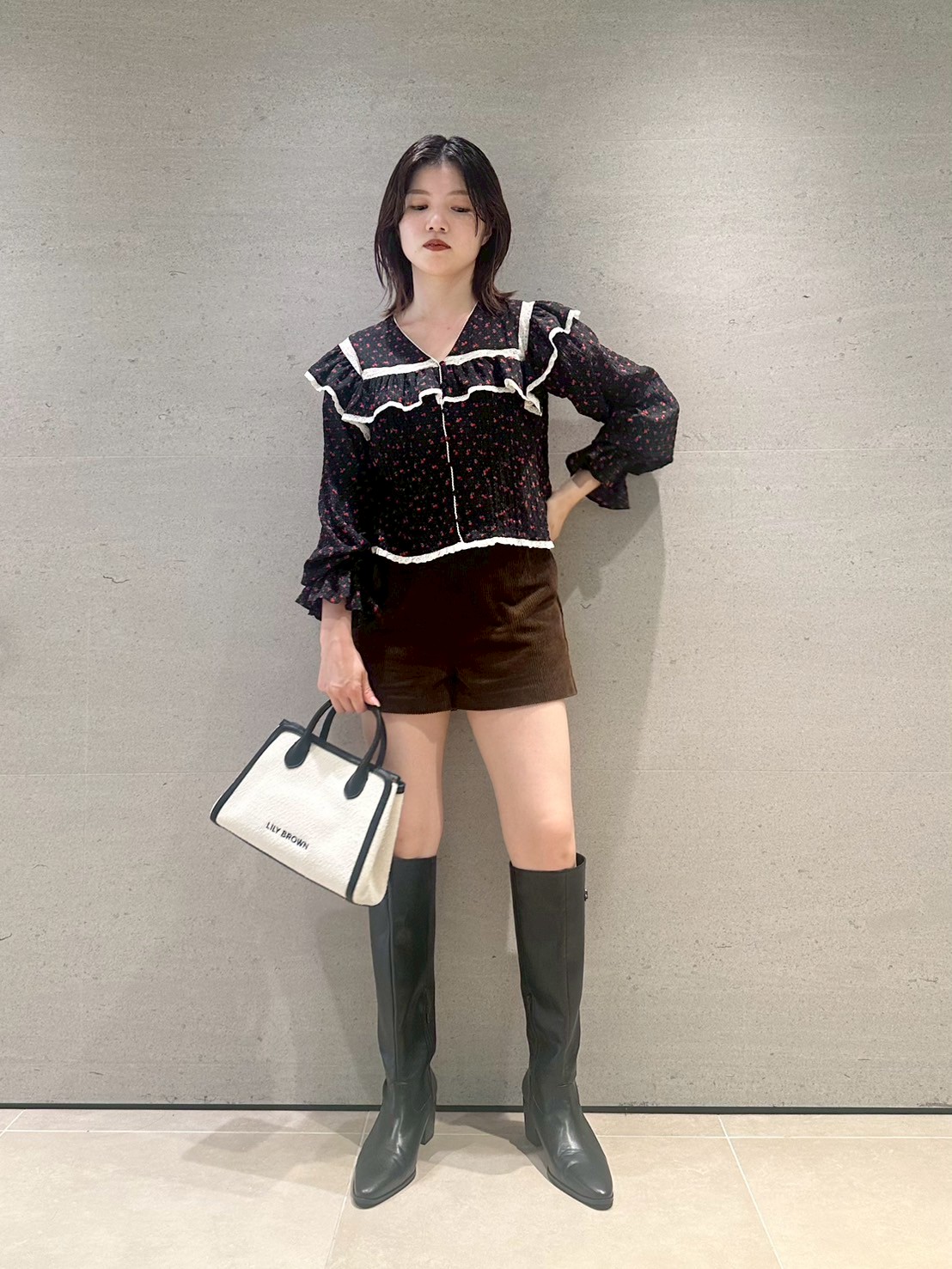 レザレクション新品【フリルブラウス ブラック】ゴルフレディーストップス コットンフリルブラウス(シャツ・ブラウス)｜トップス｜LILY BROWN