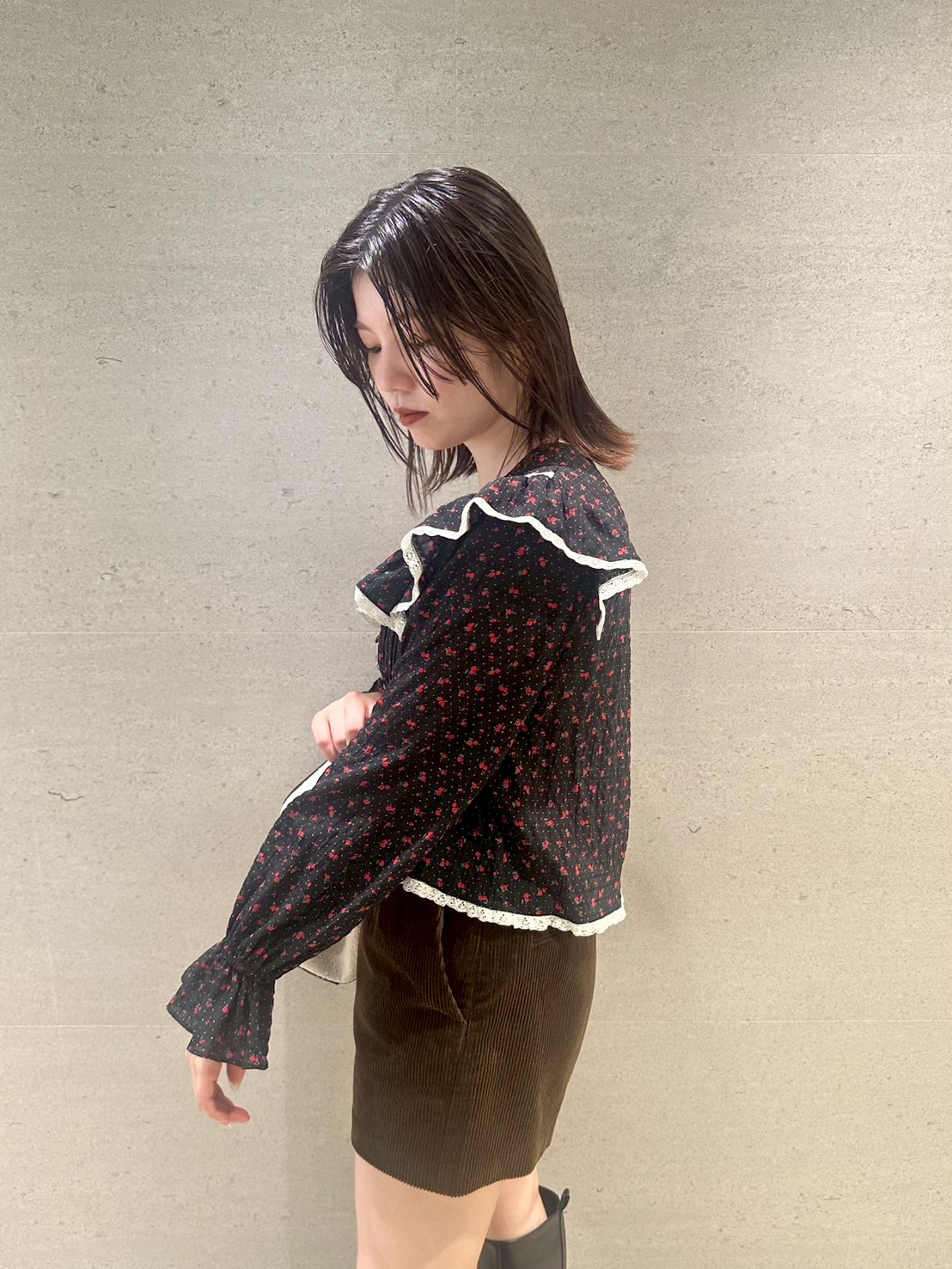 レザレクション新品【フリルブラウス ブラック】ゴルフレディーストップス コットンフリルブラウス(シャツ・ブラウス)｜トップス｜LILY BROWN