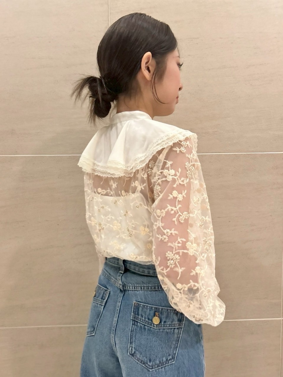 t*ん様 【新品】LILY BROWN フラワービジューレースブラウス BLK L.B CANDY STOCK]フラワービジューレースブラウス(シャツ