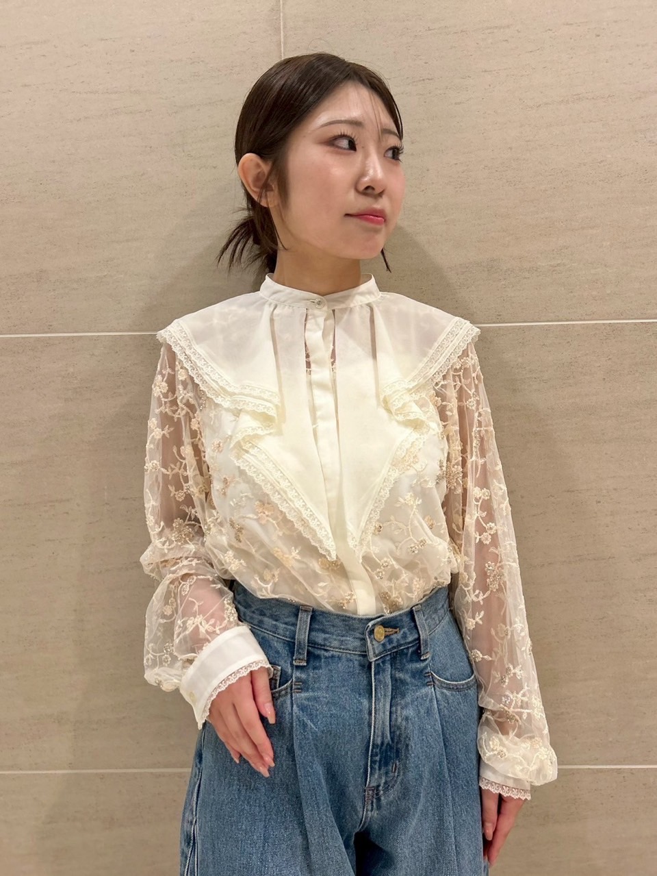 【新品】LILY BROWN フラワービジューレースブラウス BLK フリー 新品】LILY BROWN フラワービジューレースブラウス BLK フリー