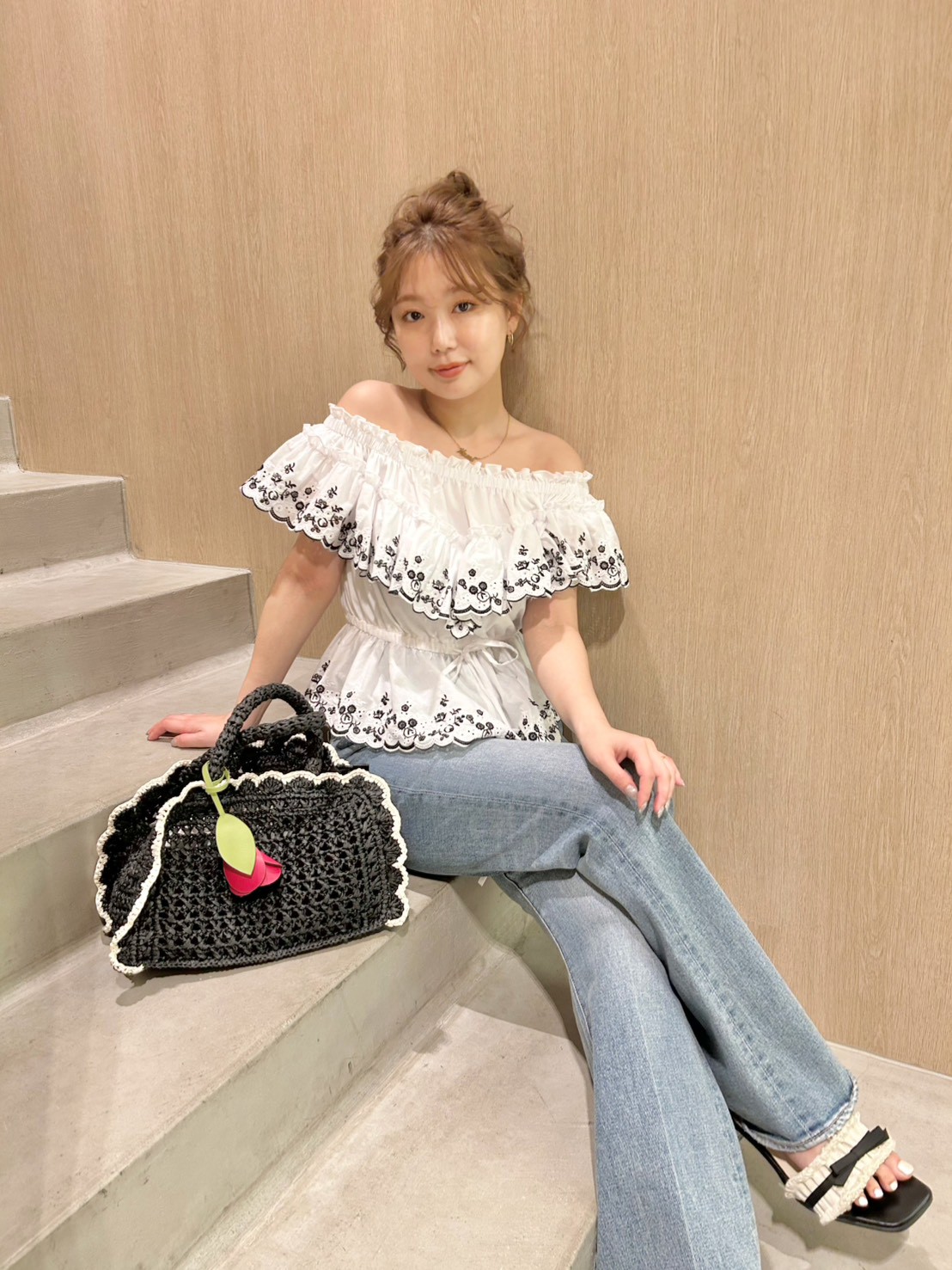 LILY BROWN 刺繍オフショルブラウス　コットンレースオフショルトップス コットンレースオフショルトップス(Tシャツ・カットソー)｜トップス